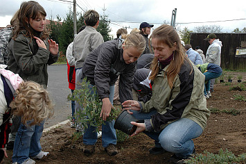 Slavnostní osázení svahu u nového hřiště 2007