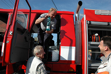 Předávání nové automobilové stříkačky