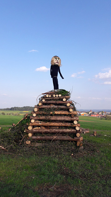 KASEJOVICKÝ ŽIDÁK ROZZÁŘILA HOŘÍCÍ ČARODĚJNIC