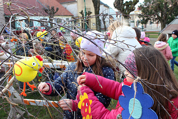 Kasejovice mají velikonoční strom