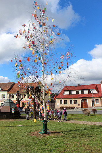 Kasejovice mají velikonoční strom