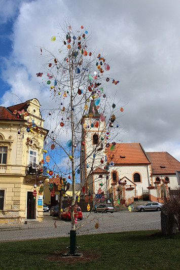 Kasejovice mají velikonoční strom