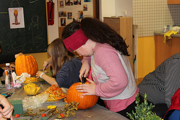 Halloweenského dýňování